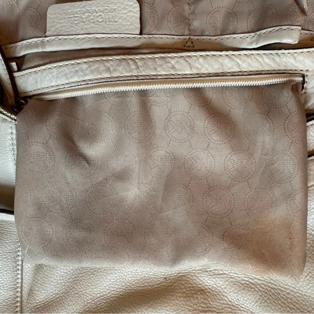 MICHAEL Michael Kors Cream White Pebbled Leather Shoulder Bag